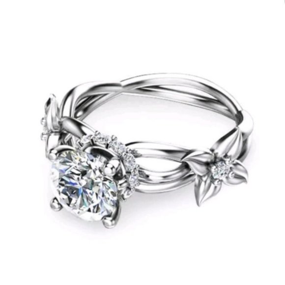 le chic Jewelry - Brand New 925 silver round cut white sapphire ring